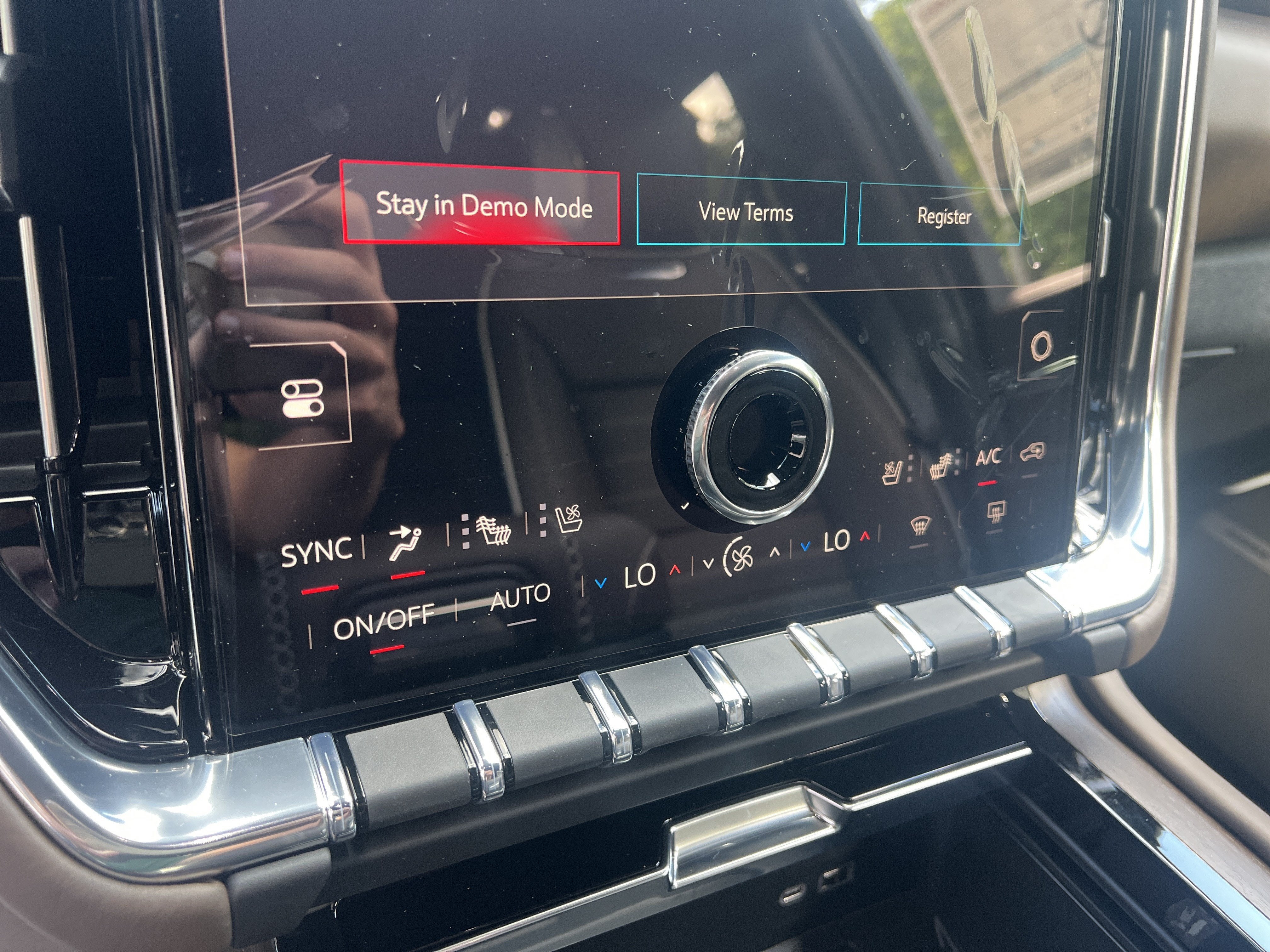 2026 GMC Yukon Denali Ultimate - Photo 9