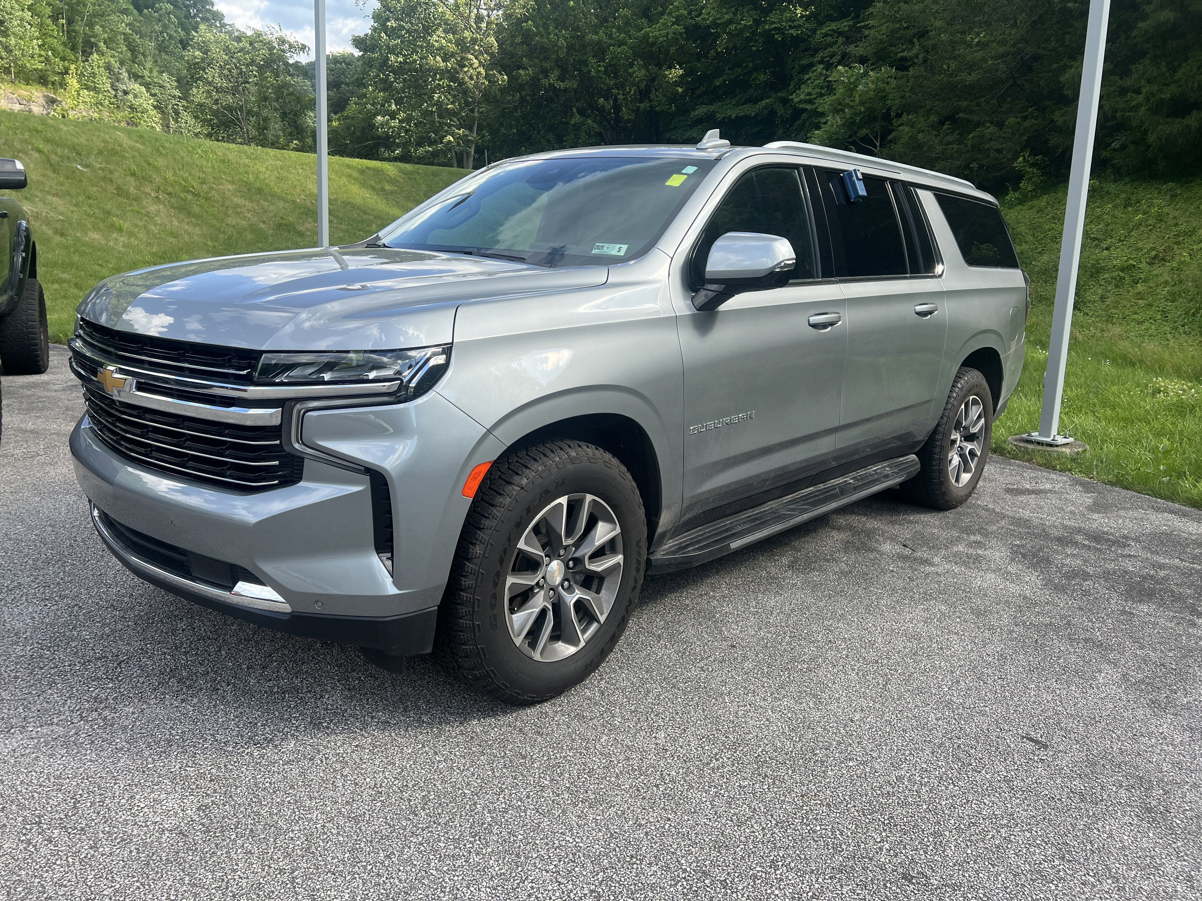 2023 Chevrolet Suburban LT