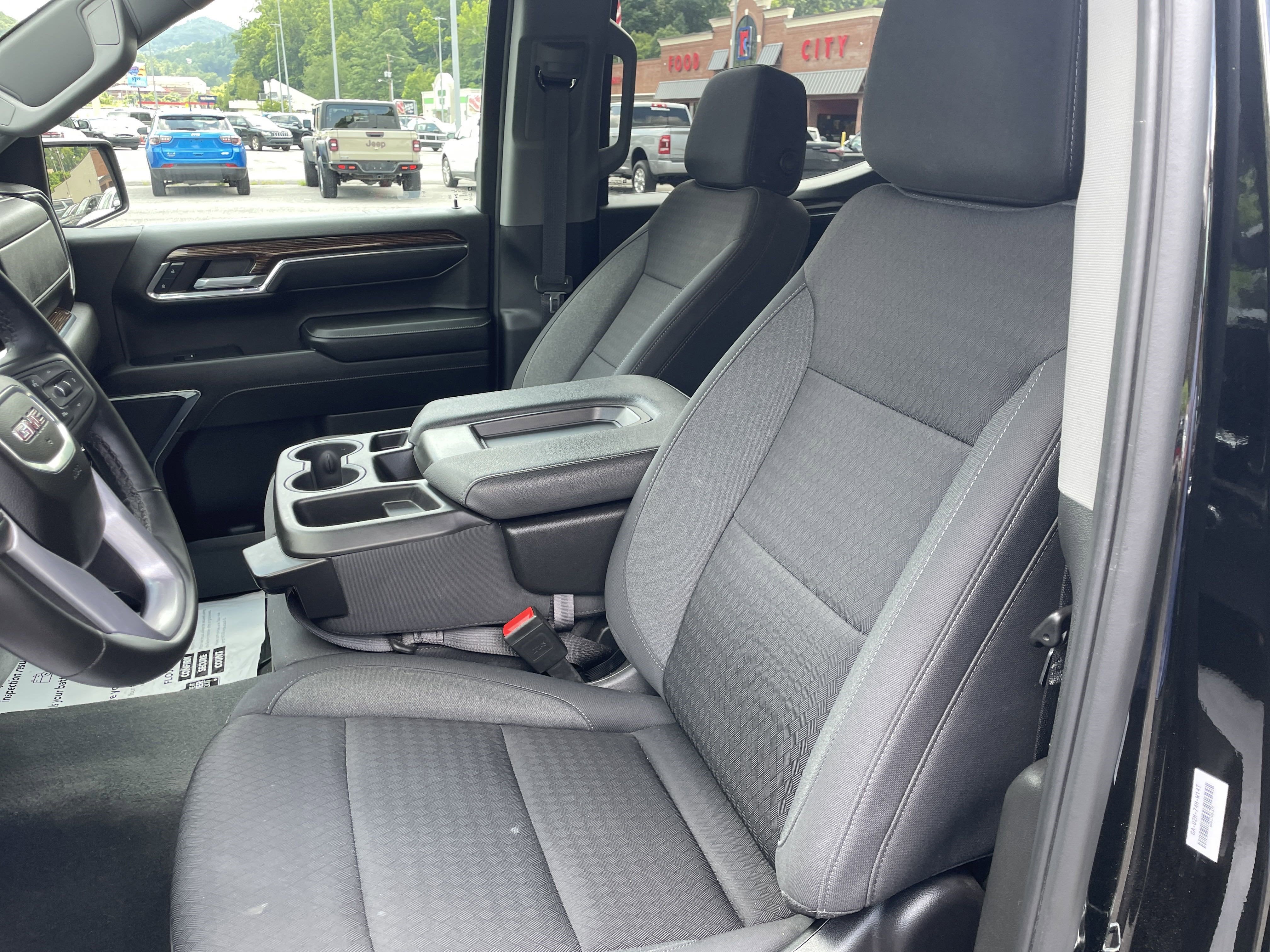 2024 GMC Sierra 1500 SLE
